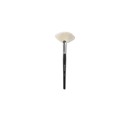 M310 Large Soft Fan Highlighter Brush