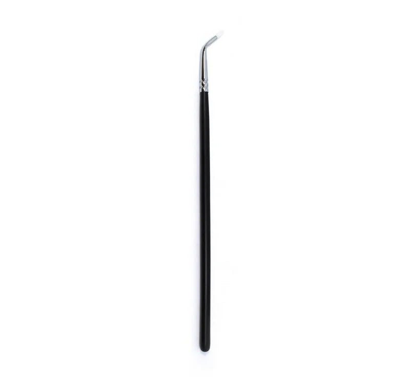 M217 Bent Liner Eyeliner Brush